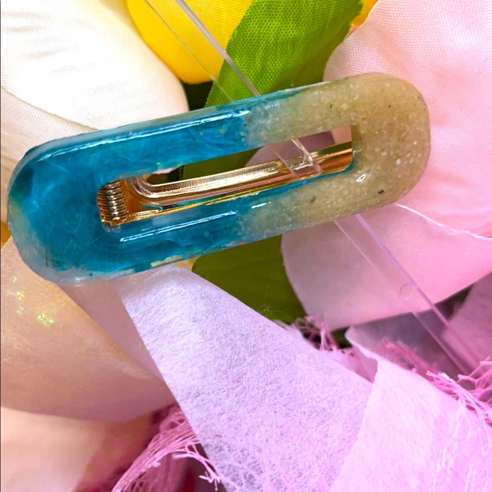 Resin hair clips